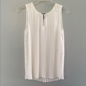 Jones Off-White Sleeveless Pleated Blouse Size S